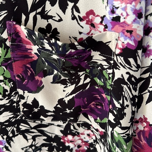 J Jill - 2x, floral button down blouse - Picture 6 of 9